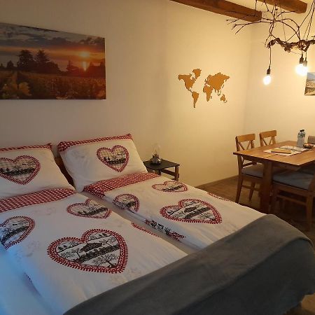 Studio Chez Un Vigneron Au Village Au 2Eme Etage Sans Ascenseur Villeneuve Eksteriør billede